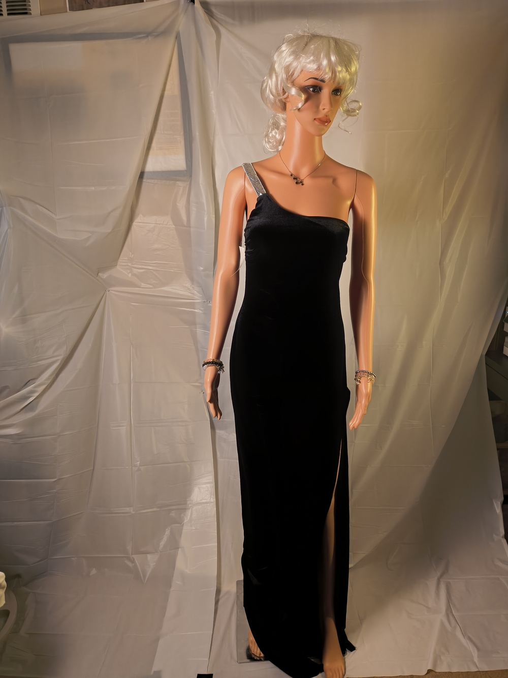 Luci's Black Velvet One Shoulder Rhinestone Strap Slit Gown Women's M